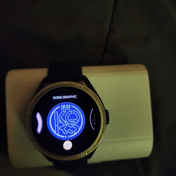 New Michael kors 5th gen 5E MKGO - Picture 11 of 14